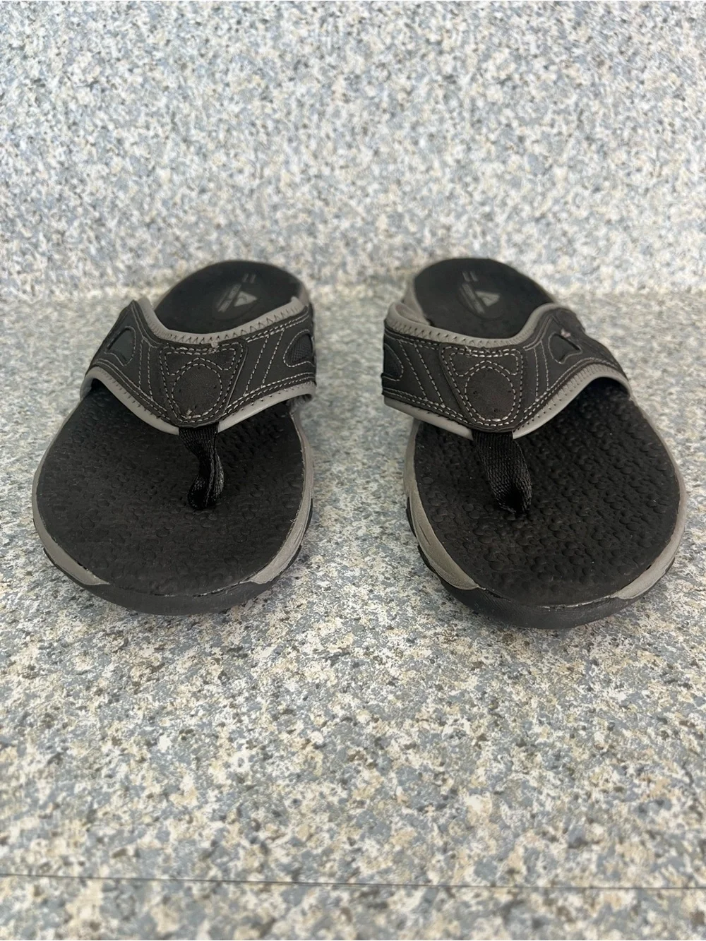 Ozark Trail Outdoor Equipment Men's Black Gray Size 11 Thong Flip Flop Sandals
